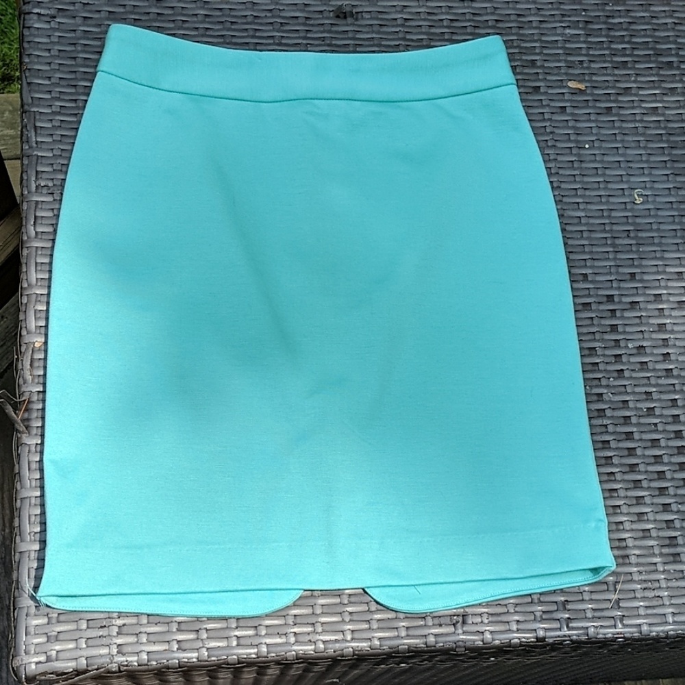 Mid length skirt
